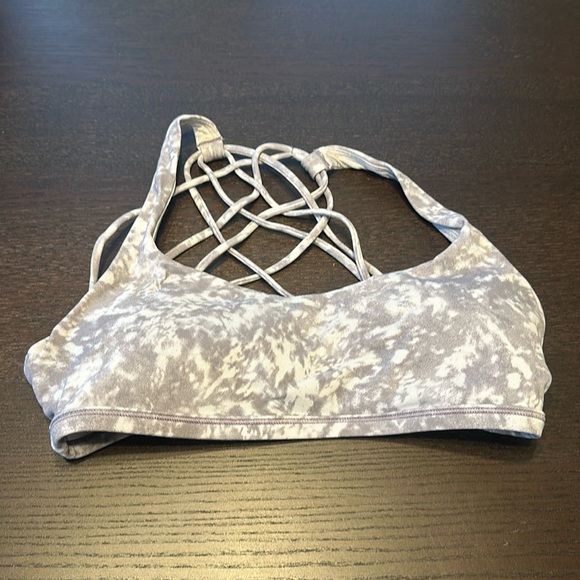 Lululemon free to be wild bra - Picture 1 of 3